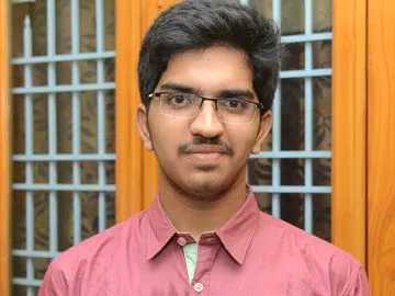 తాపీమేస్త్రీ కొడుకు టాప్లేపాడు!
