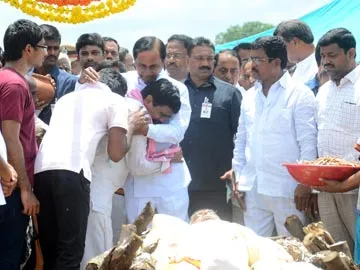 అంత్యక్రియలకు హాజరైన సీఎం