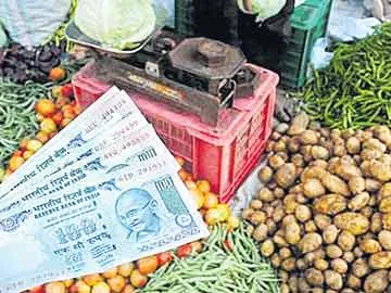 రిటైల్ డిమాండ్కు నోట్ల రద్దు సెగ! - Sakshi