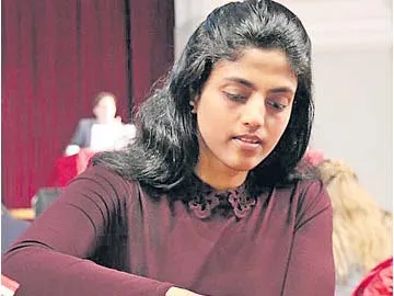 హారికకు తొలి ‘డ్రా’