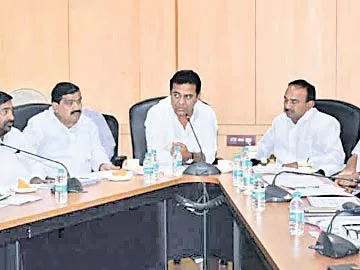 అన్ని ప్రభుత్వ శాఖలు డిజిటల్కు వెళ్లాల్సిందే - Sakshi