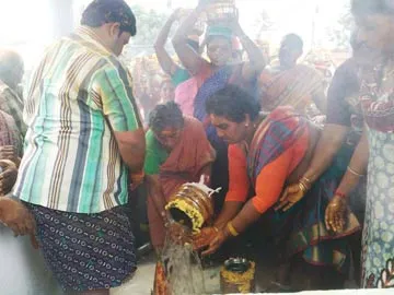 గంగానమ్మకు జలాభిషేకం