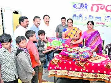 బీసీ హాస్టల్లో కలెక్టర్ ఆకస్మిక తనిఖీ