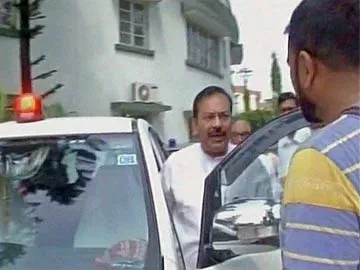నిషేధించినా ఎర్రబుగ్గతో మంత్రి హల్చల్!