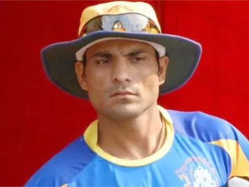 భారత క్రికెటర్ తండ్రిపై కత్తితో దాడి!