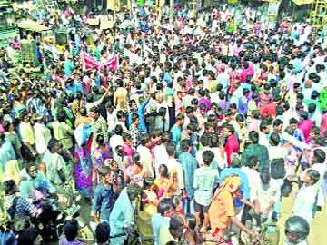 కదం తొక్కిన విద్యార్థులు - Sakshi