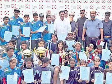 బంగారు పతకాల తెలంగాణ రావాలి