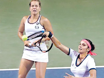 సెమీస్లో సానియా జంట