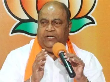 కేసీఆర్కు అది అలవాటే - Sakshi