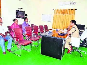 ఫ్రెండ్లీ పోలీస్గా సేవలందిస్తాం - Sakshi
