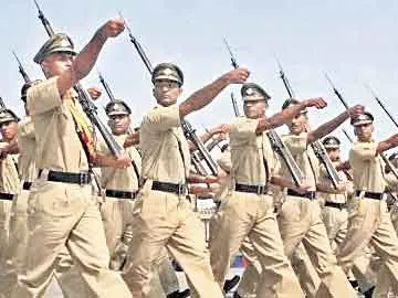 10,000 కానిస్టేబుల్ పోస్టులు - Sakshi