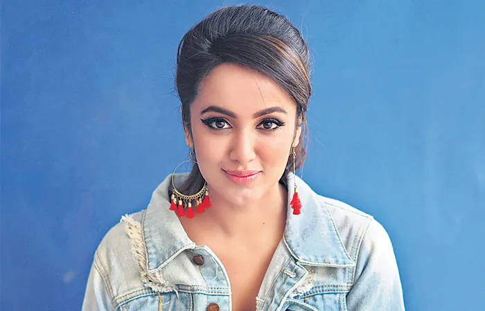 Special chit chat with big boss contestant tejaswi - Sakshi
