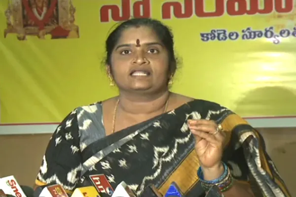 Kodela Suryalatha Comments On Kanaka Durga Temple Chairman - Sakshi