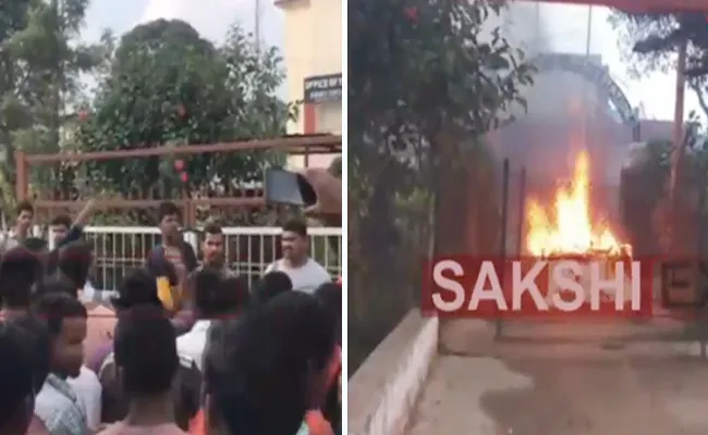 EX MLA Somu Supporters Attack On Araku Police Station - Sakshi