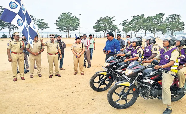 Hyderabad Women Police In Two Wheeler Petroling - Sakshi