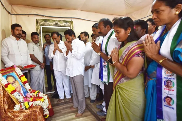 YS Jagna tributes to Dr BabaSaheb Ambedkar - Sakshi