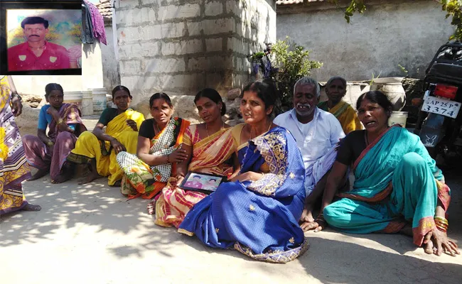 Nizamabad District Dude Dies In Dubai - Sakshi