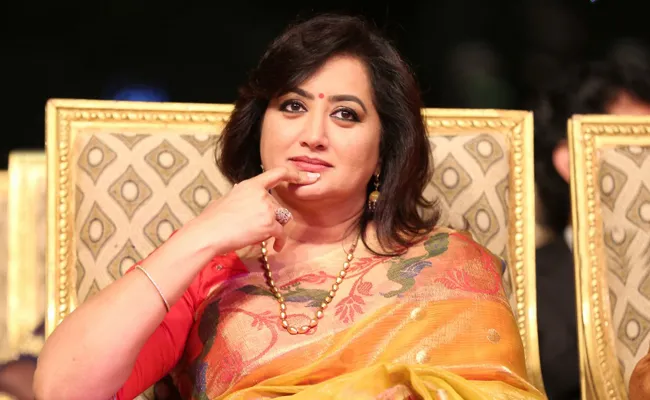 Sumalatha Ambarish Political Entry - Sakshi