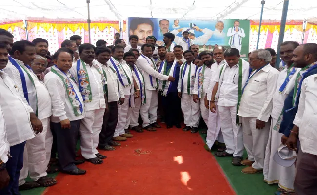 TDP Leaders Join in YSRCP Prakasam - Sakshi