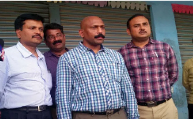 Sub Registrar Arrested For Asking Bribe - Sakshi