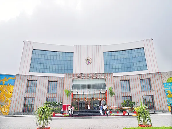 8887 Seats Was Canceled in 27 Colleges In The State - Sakshi