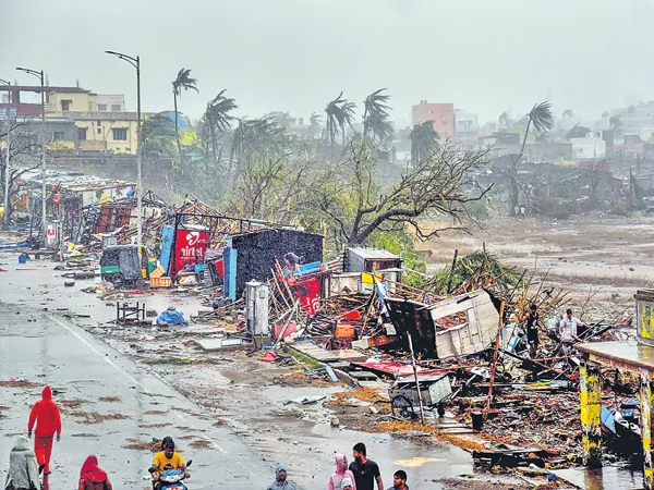 Cyclone Fani Attack On Puri - Sakshi