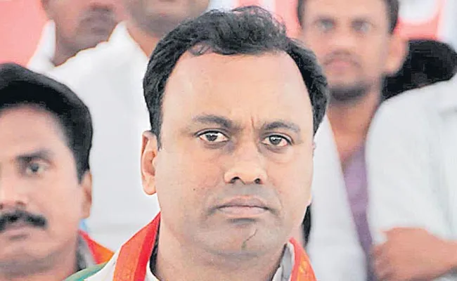 TRS in two Years The Government Drops Says Komati reddy Rajagopal - Sakshi