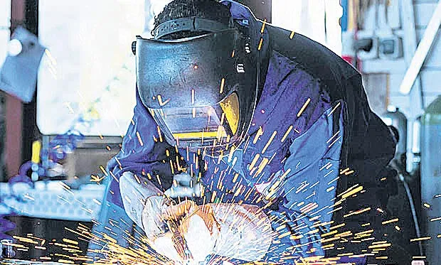 India's industrial output growth falls to 2 persant - Sakshi