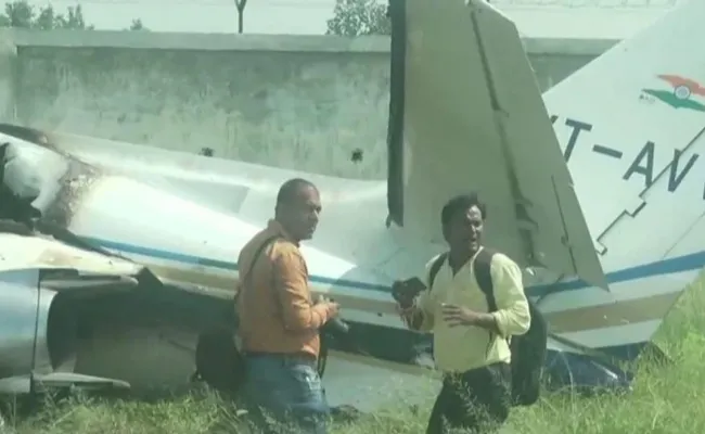 Private Aircraft Crashes At Aligarh Dhanipur Airstrip - Sakshi