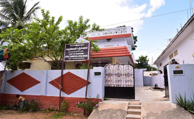 Real Estate Traders Into the Liquor Business - Sakshi