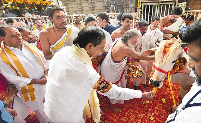CM KCR Visits Mid Manair Dam - Sakshi
