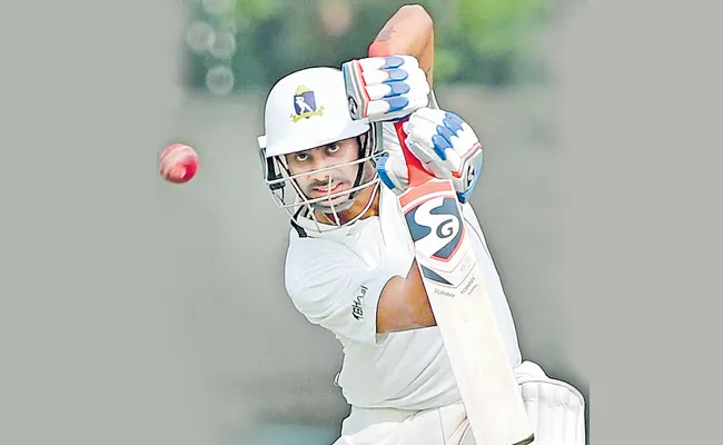 Manoj Tiwari Blasts Triple Ton Against Hyderabad - Sakshi