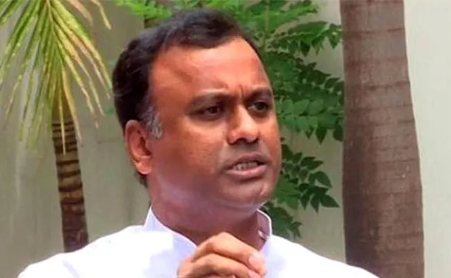 Municipal Elections TRS Activists Pushed Out MLA Komatireddy Rajagopal Reddy - Sakshi