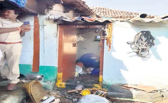 Women Died With Disputes In Family - Sakshi