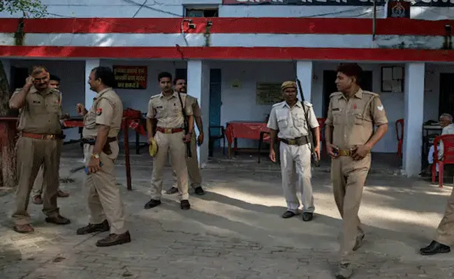 Police Arrested Accused in Medical Student Murder Case in Agra - Sakshi
