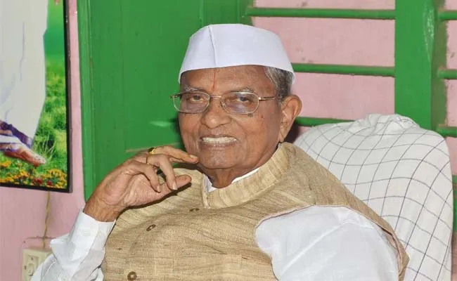 Karinagar Zilla Parishad Former Chairman KV Rajeswara Rao Last Breath In Hyderabad - Sakshi