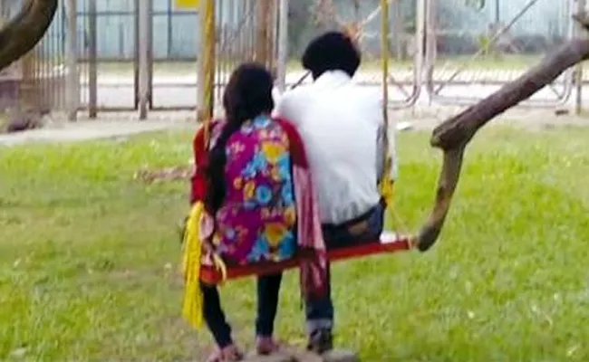 Couple Forced To Strip Garlanded With Shoes Paraded In Jharkhand - Sakshi
