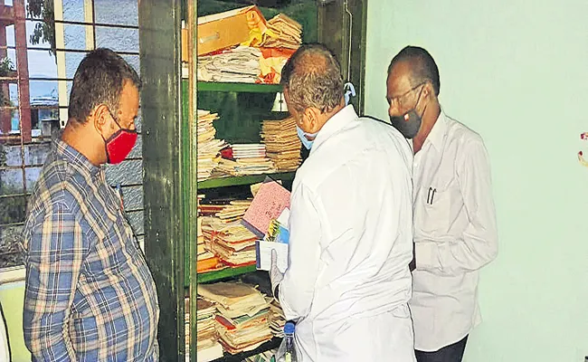ACB searches at the offices of Tahsildar and Sub Registrar - Sakshi