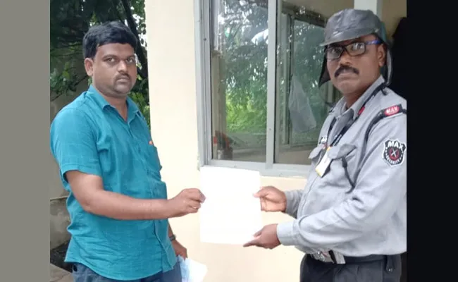 Flood Warning Notices To Illegal Buildings At Krishna Karakatta - Sakshi