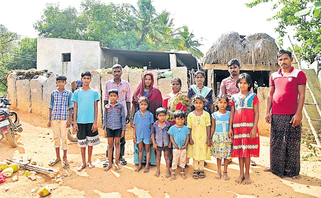 Special Story On Kalluru Reserve Forest Tribal People Getting Benefits - Sakshi