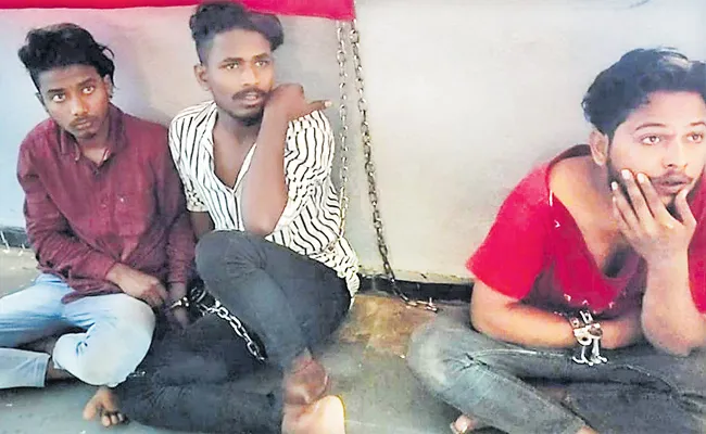 Person Looted Police Jeep In Miryalaguda - Sakshi