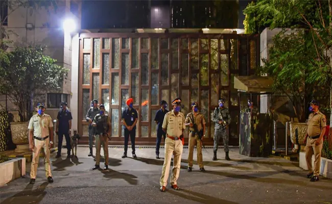 Vehicle With Explosives Found Near Ambani House In Mumbai - Sakshi