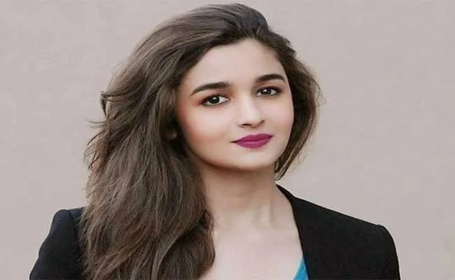 Alia Bhatt Tests COVID-19 Positive Went Two Times In Qarantine - Sakshi
