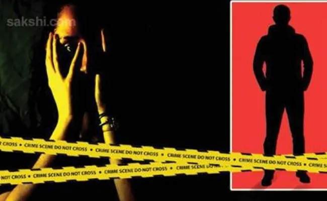 Mysore: Police Constable Tries To Molest Woman Complaint Filed - Sakshi