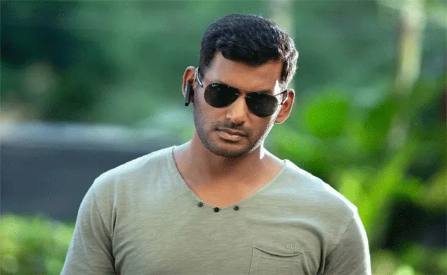 Assistant Director Vijay Anand Complaints On Vishal Over Title Issue - Sakshi