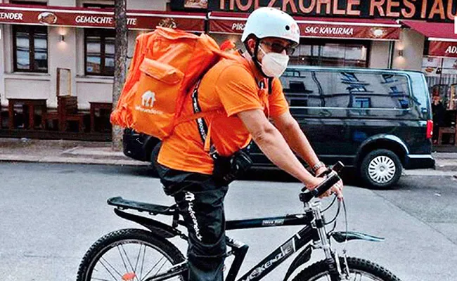 Afghnistan Former Minister Works As Delivery Boy - Sakshi