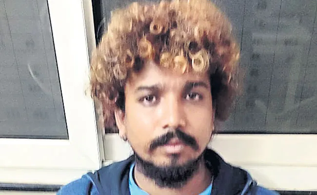 Hyderabad: Man Caught Police For Cheating Lady In The Name Of Witchcraft - Sakshi