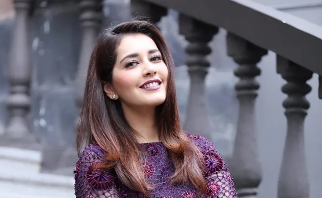 See What Rashi Khanna does in between Shoot Gap - Sakshi