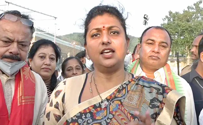YSRCP MLA Roja Visits Tirumala And Darshan Of Sreevaru - Sakshi