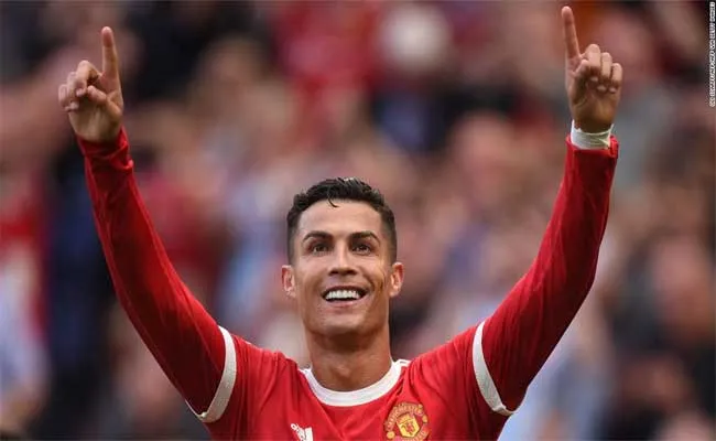 Cristiano Ronaldo Overtakes Messi As World Highest Earning Footballer - Sakshi